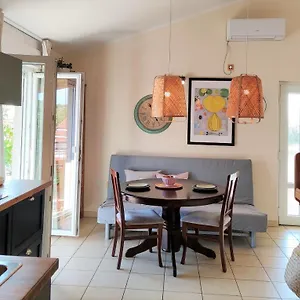 Apartment For Two 200m From The, Pula