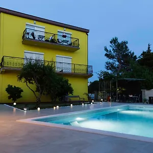 Apartment Mery, Pula